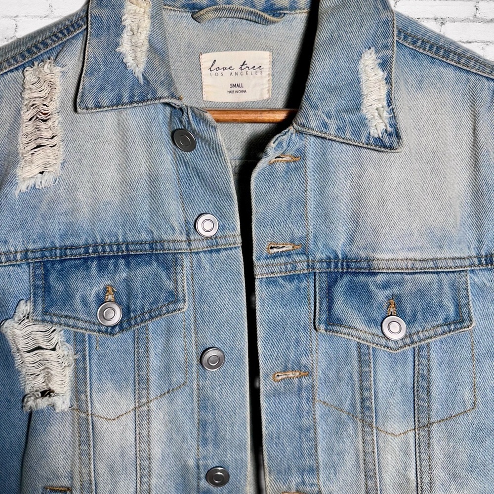 NWOT Love Tree Denim distressed jean jacket. Small. 727 - Picture 8 of 9